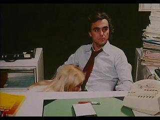 retro sex: the secretary knows a lot not only about paperwork, but also skillfully spreads her legs and works her mouth under the table